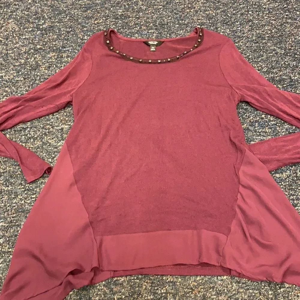 Simply Vera Flowy Bedazzled Top sz. Medium Petite